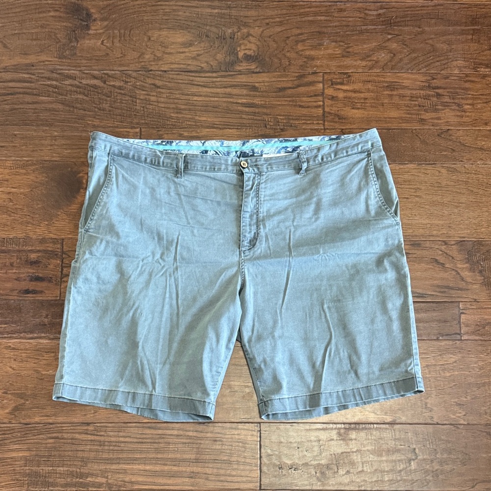 Tommy Bahama Men’s Shorts Size 44 Gray  Casual Flat Front